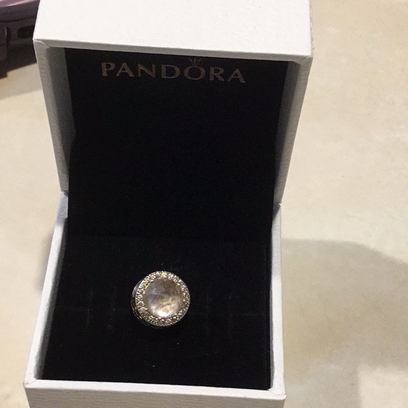 Pandora charm and box - Picture 3 of 3